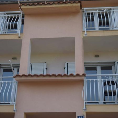 Apartments Marta Kaštel Novi Buitenkant foto