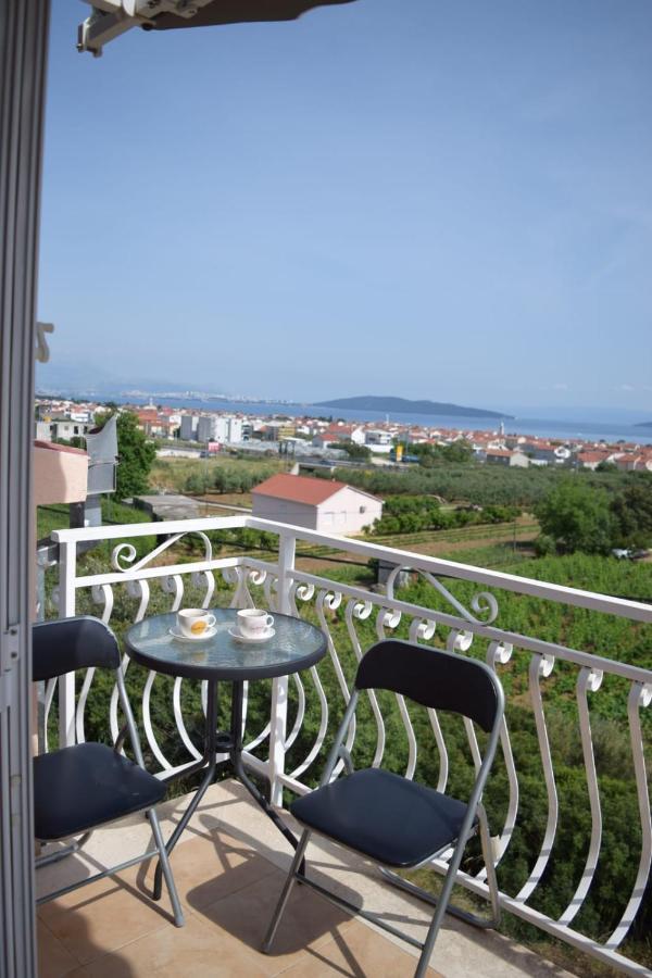 Apartments Marta Kaštel Novi Buitenkant foto