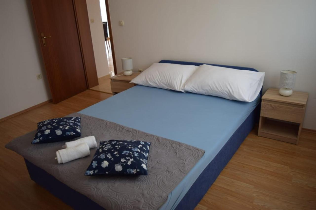 Apartments Marta Kaštel Novi Buitenkant foto