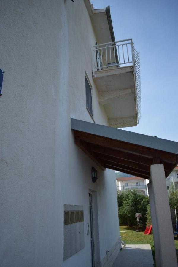 Apartments Marta Kaštel Novi Buitenkant foto