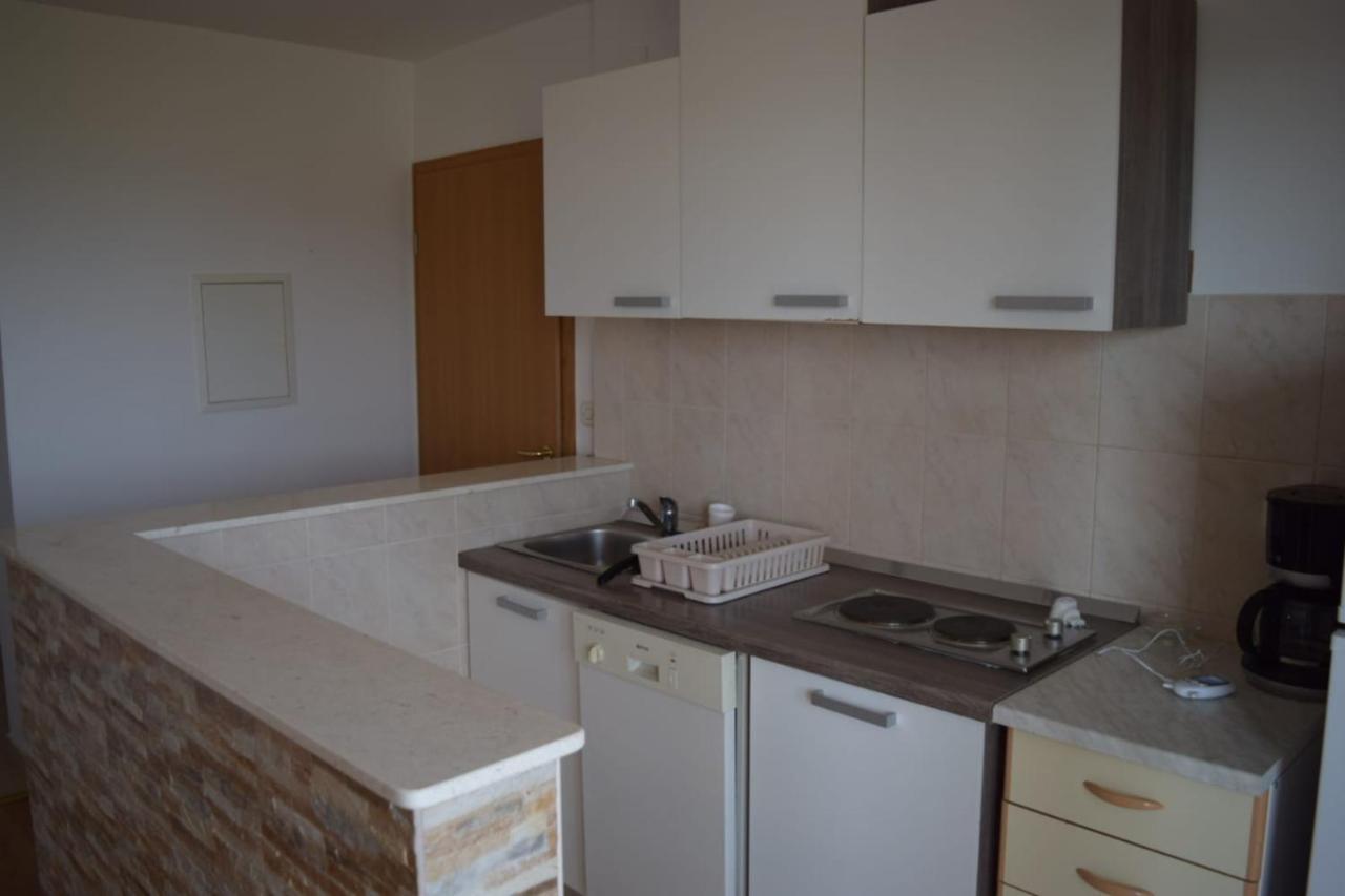 Apartments Marta Kaštel Novi Buitenkant foto