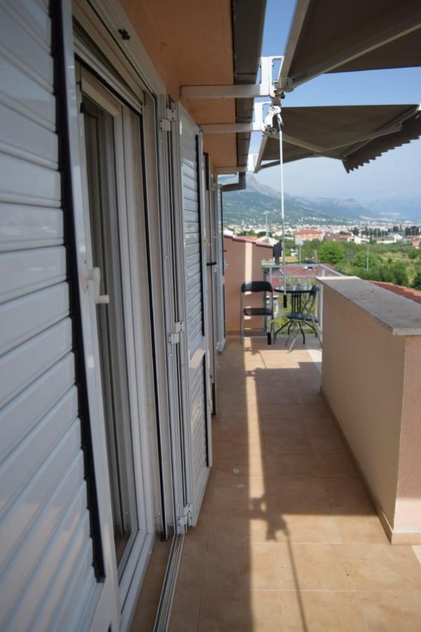 Apartments Marta Kaštel Novi Buitenkant foto