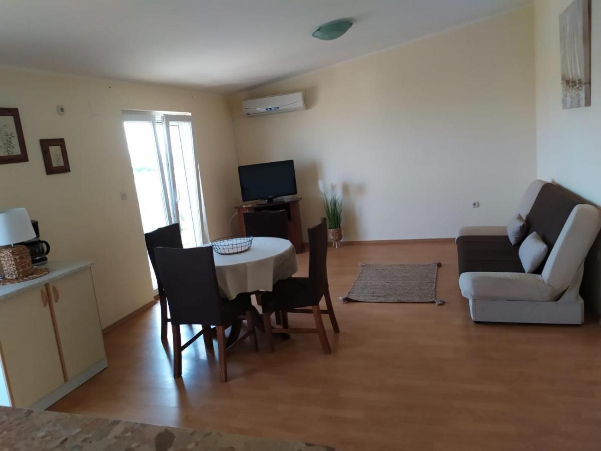 Apartments Marta Kaštel Novi Buitenkant foto
