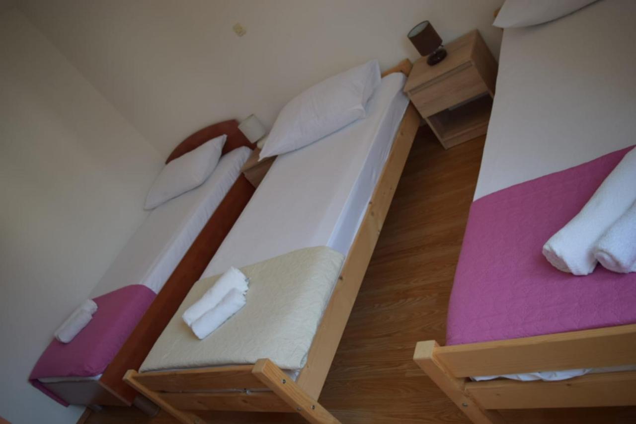 Apartments Marta Kaštel Novi Buitenkant foto