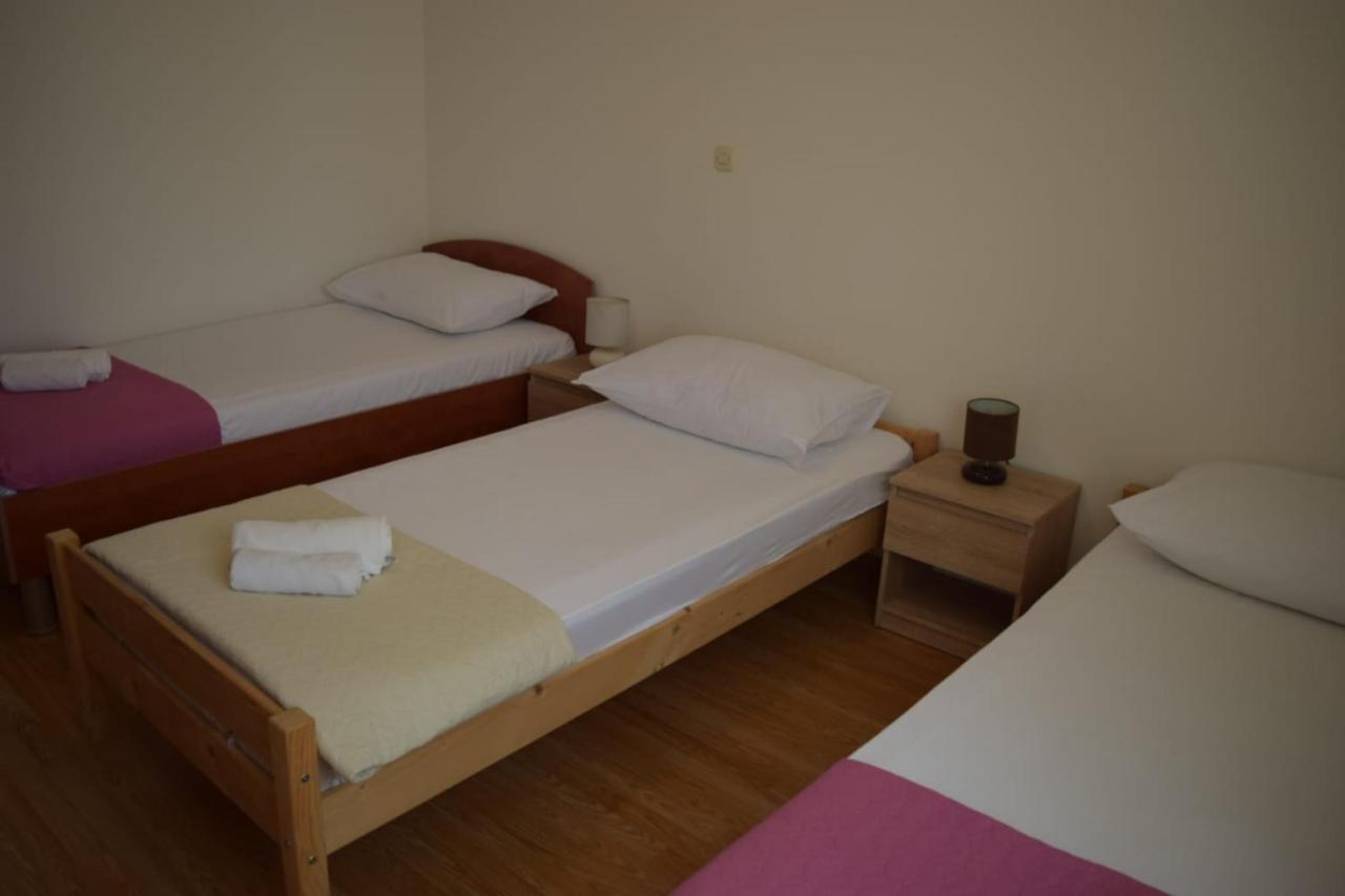 Apartments Marta Kaštel Novi Buitenkant foto