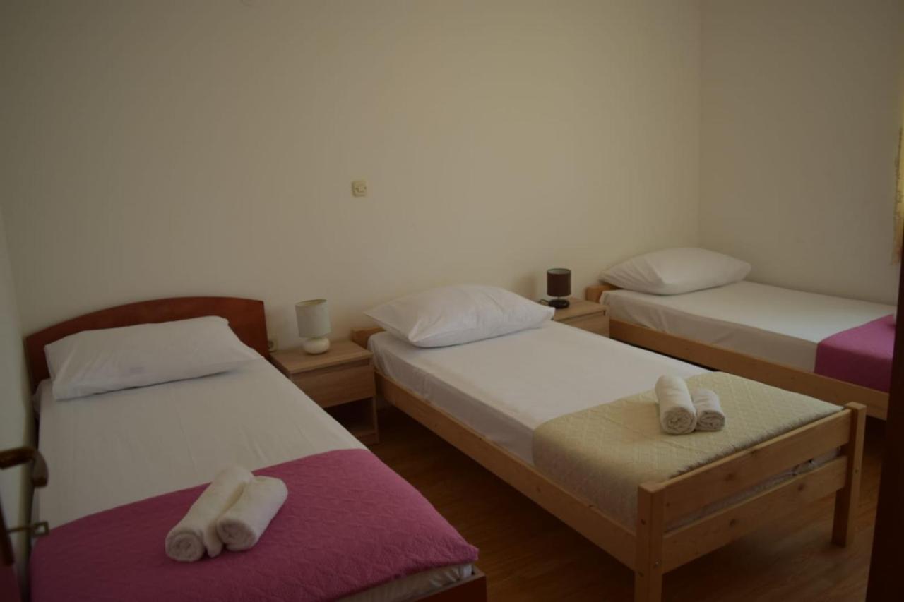 Apartments Marta Kaštel Novi Buitenkant foto