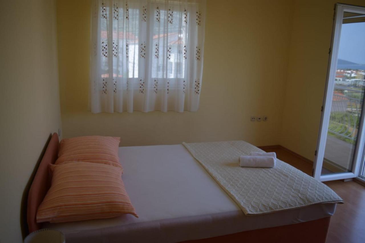 Apartments Marta Kaštel Novi Buitenkant foto
