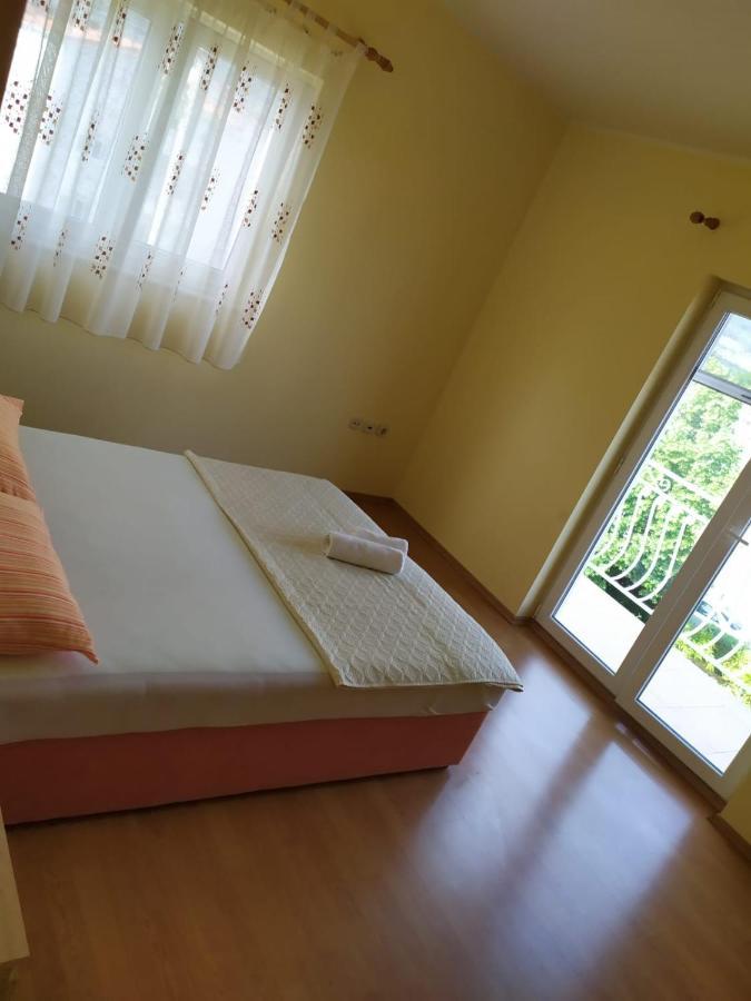 Apartments Marta Kaštel Novi Buitenkant foto