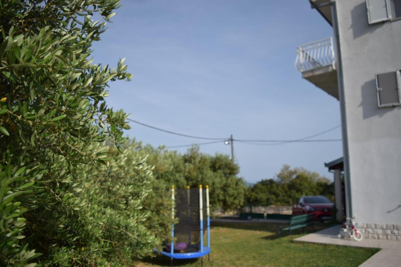 Apartments Marta Kaštel Novi Buitenkant foto