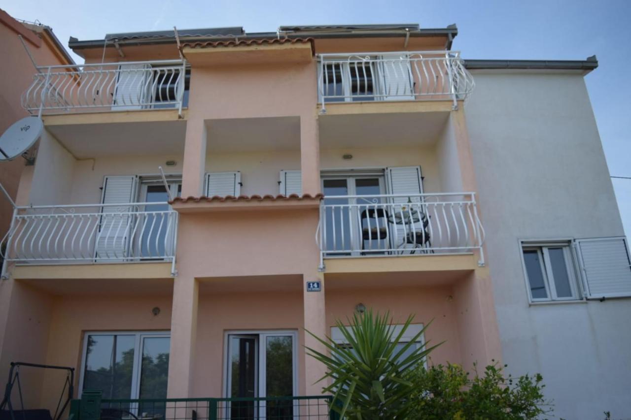 Apartments Marta Kaštel Novi Buitenkant foto