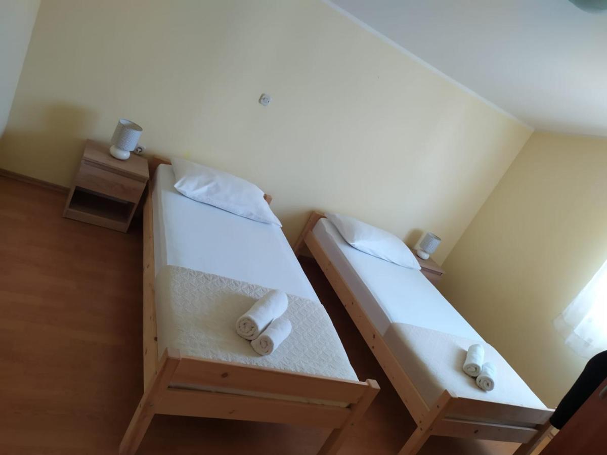 Apartments Marta Kaštel Novi Buitenkant foto