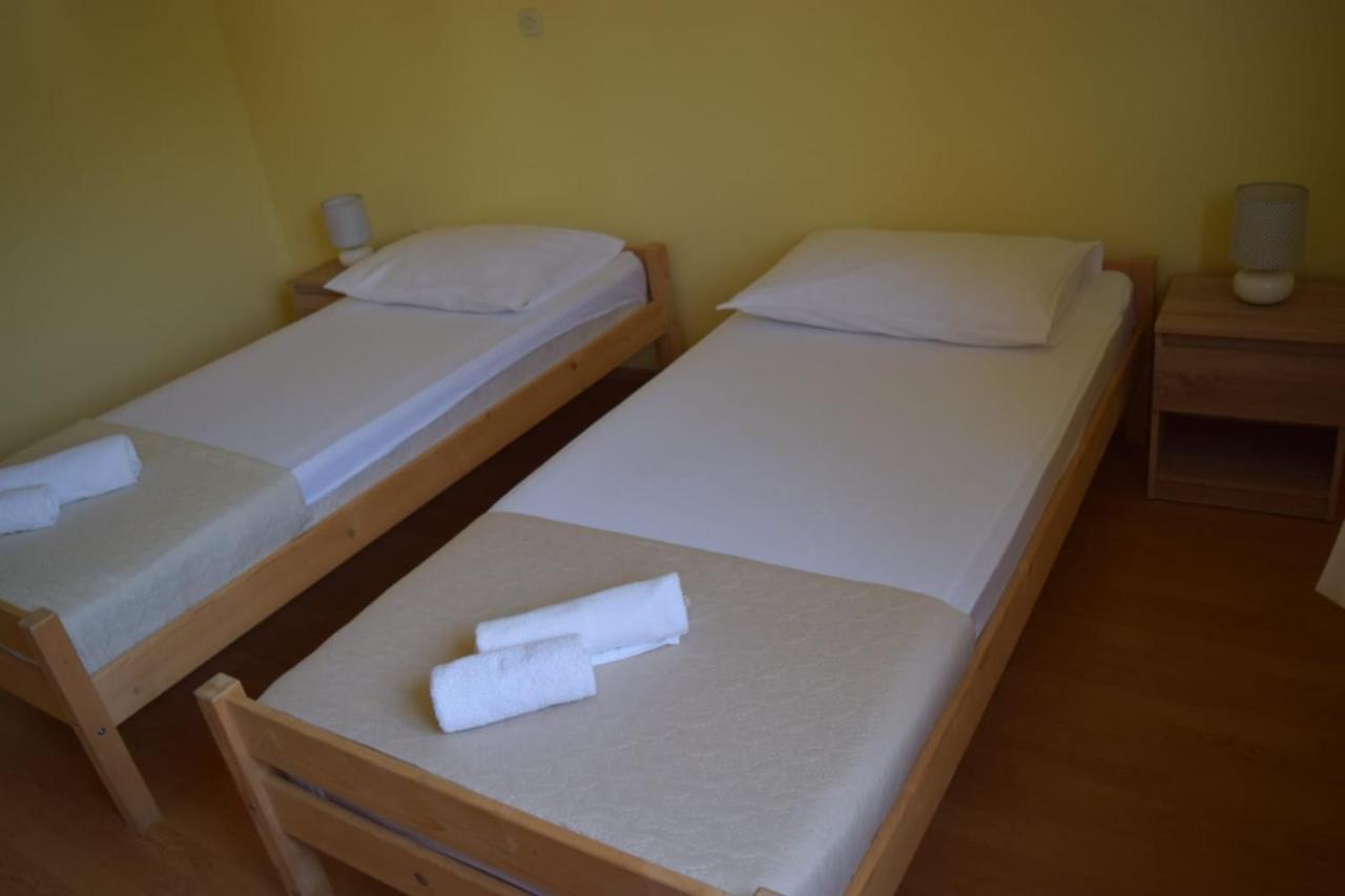 Apartments Marta Kaštel Novi Buitenkant foto