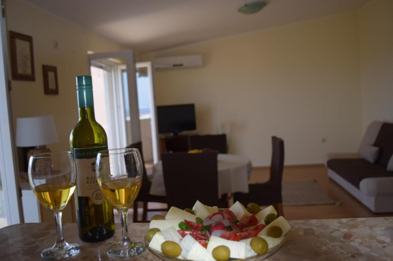 Apartments Marta Kaštel Novi Buitenkant foto